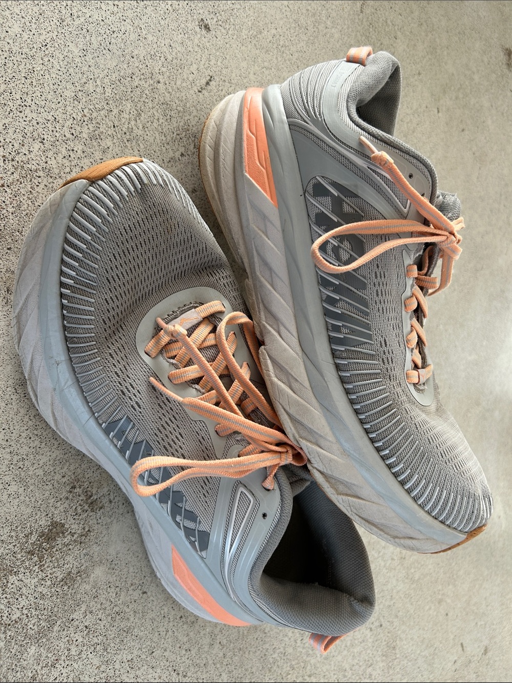 Hoka Bondi 7 Women's Gray Running Sneakers with Peach Accents. Size 9US